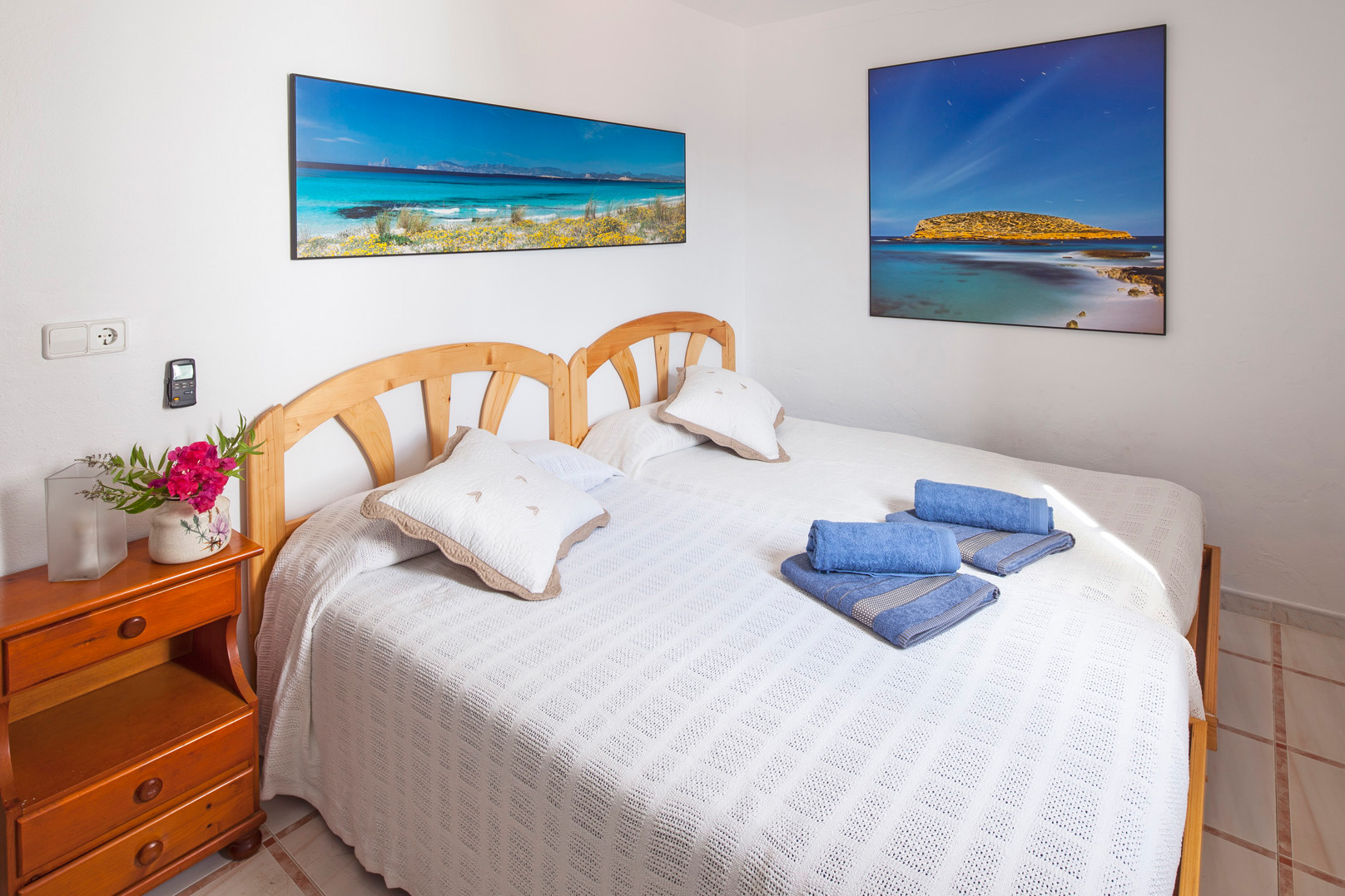 Room with two single beds